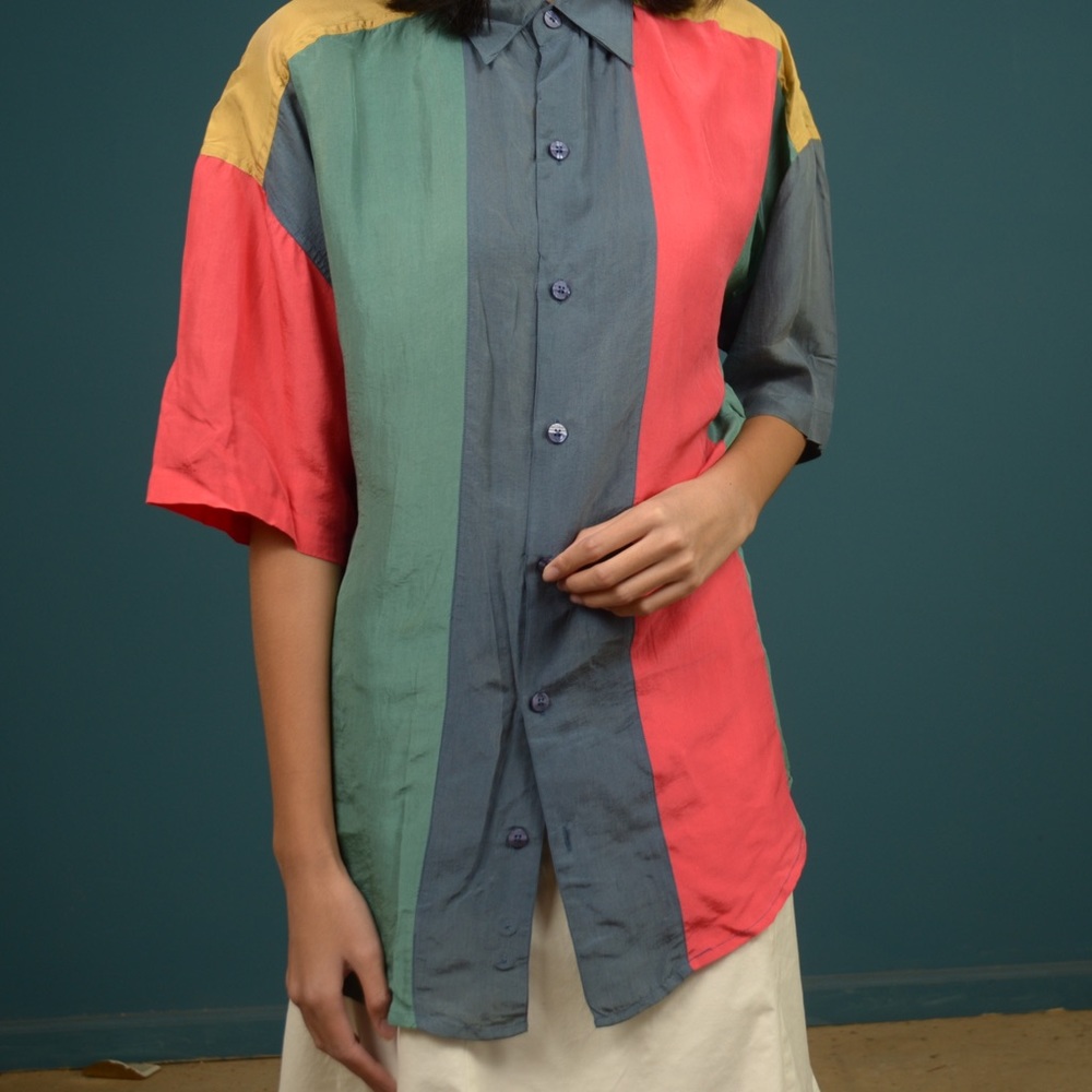 1990s Vintage Navy red gold green silk short sleeve blouse